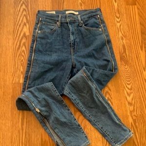 Levi’s mile high super skinny 26 zip up jeans